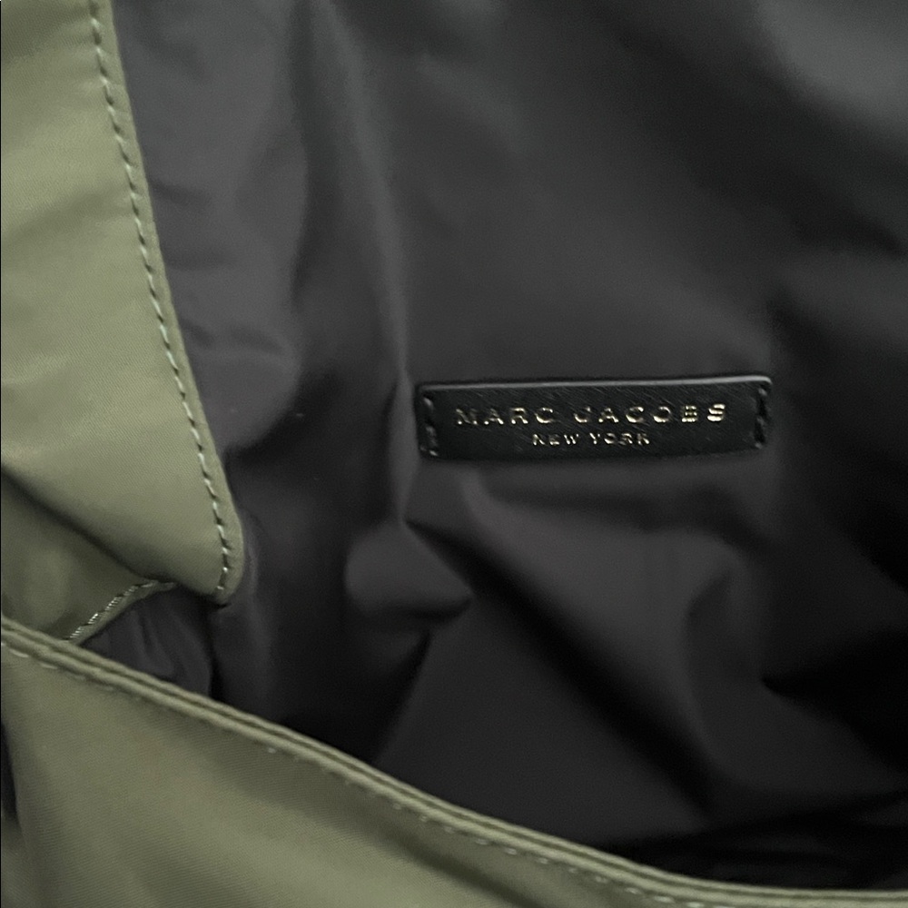 ๐ Marc Jacobs Cross Body Bag ๐ - Picture 3 of 9